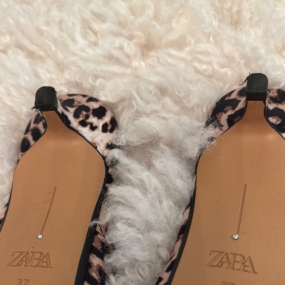 Leopard Print Women's Shoes - Picture 5 of 8